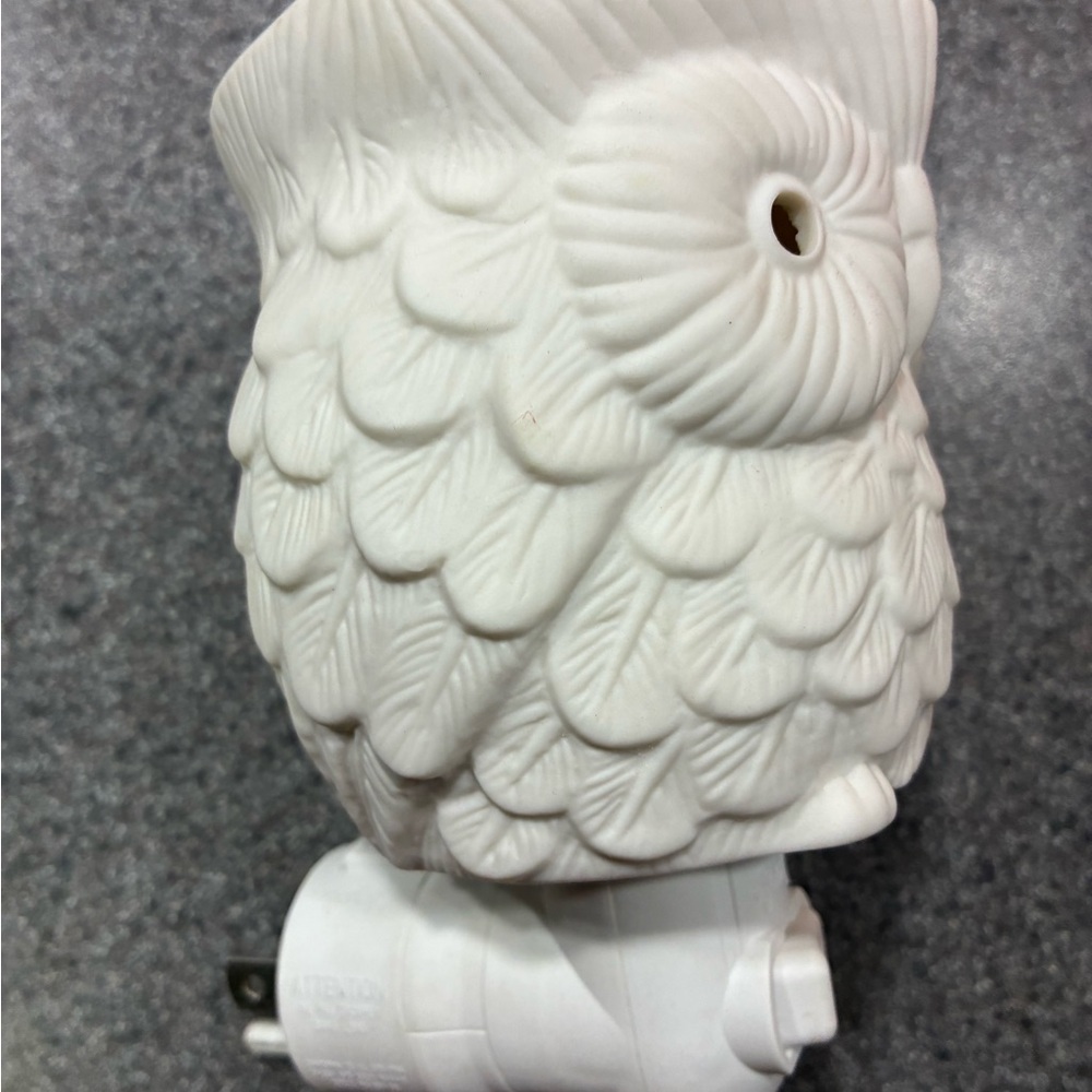 PreOwned Scentsy White Ceramic Owl Night Light - Picture 5 of 7